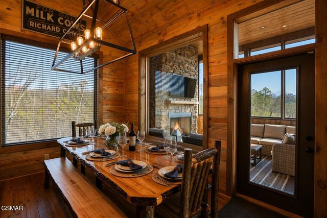1529 Majestic Mountain Drive, Sevierville, TN 37876