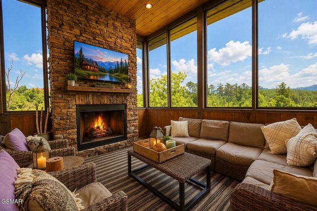 1529 Majestic Mountain Drive, Sevierville, TN 37876