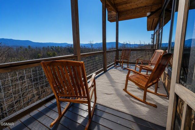 1529 Majestic Mountain Drive, Sevierville, TN 37876