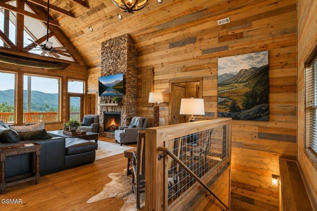 1529 Majestic Mountain Drive, Sevierville, TN 37876