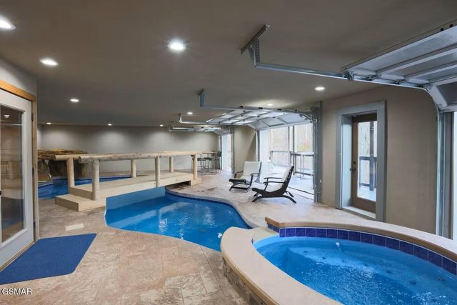 1529 Majestic Mountain Drive, Sevierville, TN 37876
