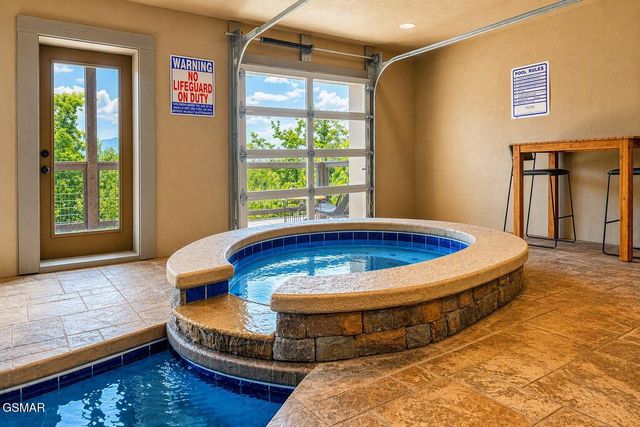 1529 Majestic Mountain Drive, Sevierville, TN 37876