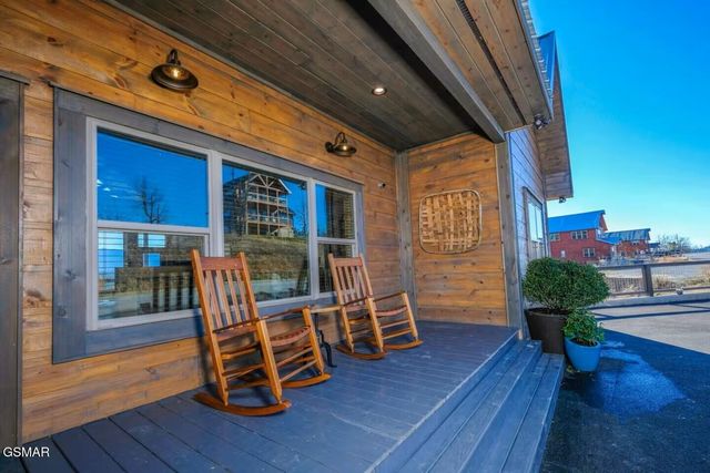 1529 Majestic Mountain Drive, Sevierville, TN 37876