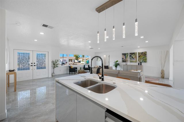 7905 9TH AVENUE S, St Petersburg, FL 33707