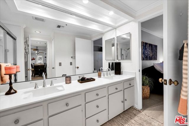 2700 Lawrence Crossley Road 83, Palm Springs, CA 92264