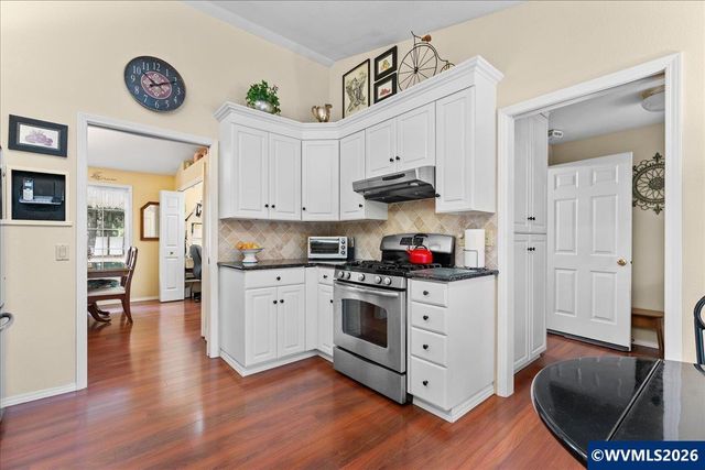 1953 Kenard St NW, Salem, OR 97304