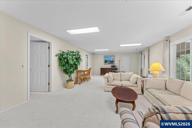 1953 Kenard St NW, Salem, OR 97304