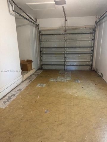 10944 Neptune Dr, Cooper City, FL 33026