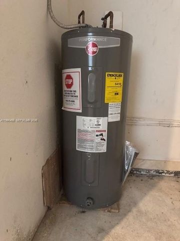 10944 Neptune Dr, Cooper City, FL 33026