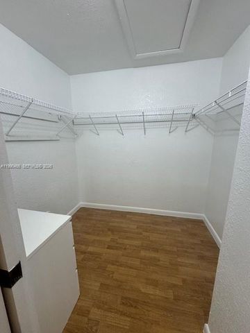 10944 Neptune Dr, Cooper City, FL 33026