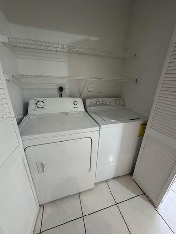 10944 Neptune Dr, Cooper City, FL 33026