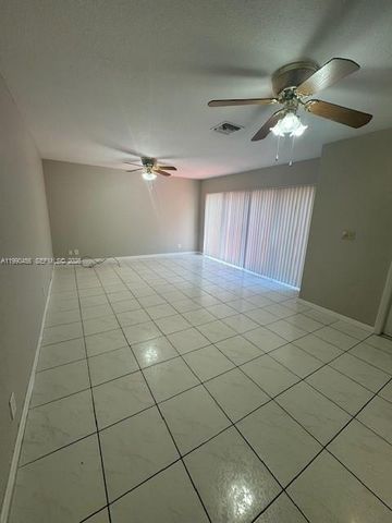 10944 Neptune Dr, Cooper City, FL 33026