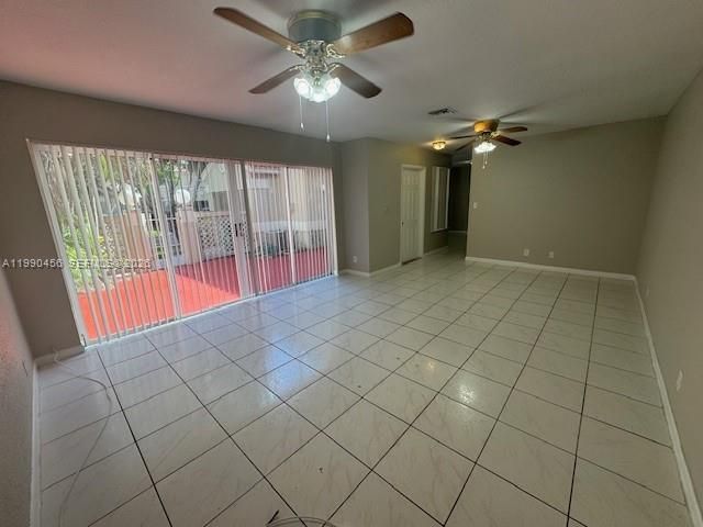 10944 Neptune Dr, Cooper City, FL 33026