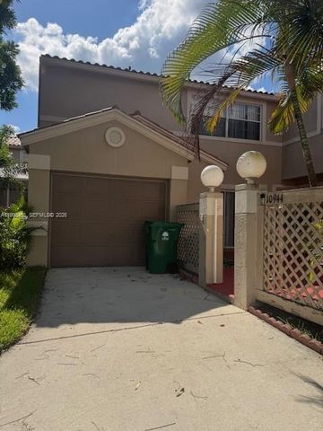 10944 Neptune Dr, Cooper City, FL 33026