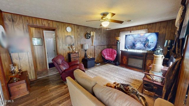 525 Matthews Lane, Mosheim, TN 37818