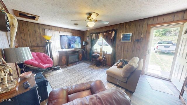 525 Matthews Lane, Mosheim, TN 37818