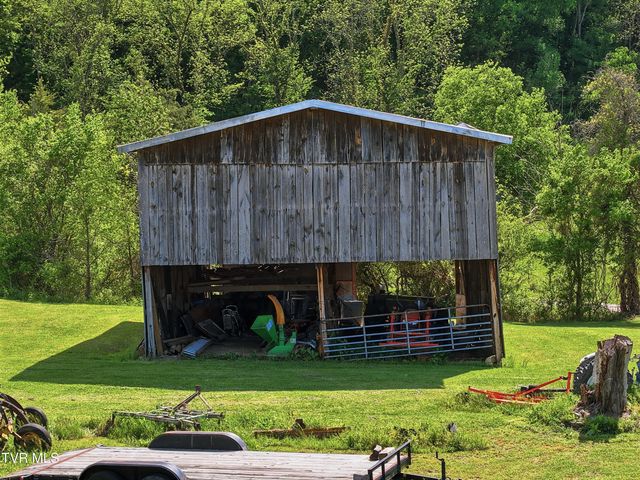 525 Matthews Lane, Mosheim, TN 37818