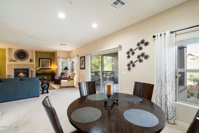 2425 W BRONCO BUTTE Trail 2037, Phoenix, AZ 85085