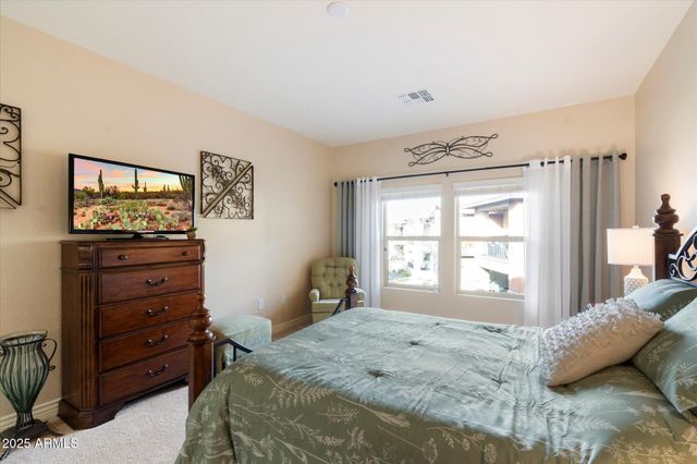 2425 W BRONCO BUTTE Trail 2037, Phoenix, AZ 85085