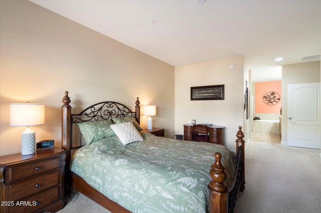 2425 W BRONCO BUTTE Trail 2037, Phoenix, AZ 85085