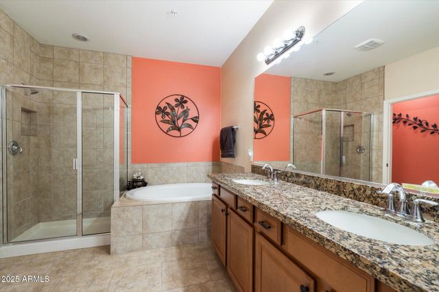 2425 W BRONCO BUTTE Trail 2037, Phoenix, AZ 85085