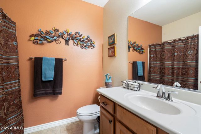 2425 W BRONCO BUTTE Trail 2037, Phoenix, AZ 85085