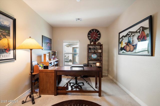 2425 W BRONCO BUTTE Trail 2037, Phoenix, AZ 85085