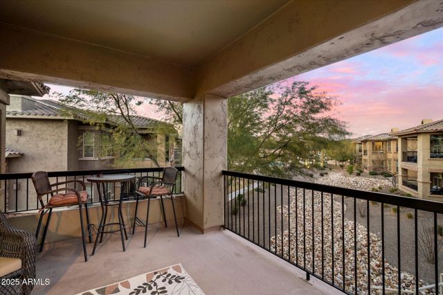 2425 W BRONCO BUTTE Trail 2037, Phoenix, AZ 85085