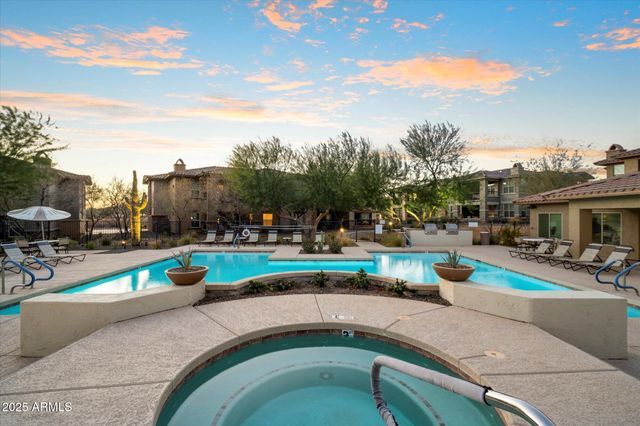 2425 W BRONCO BUTTE Trail 2037, Phoenix, AZ 85085