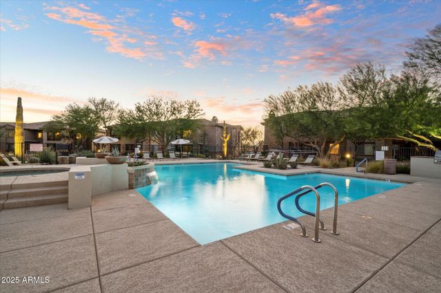 2425 W BRONCO BUTTE Trail 2037, Phoenix, AZ 85085