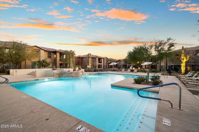 2425 W BRONCO BUTTE Trail 2037, Phoenix, AZ 85085