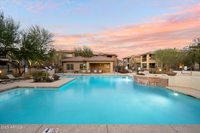 2425 W BRONCO BUTTE Trail 2037, Phoenix, AZ 85085