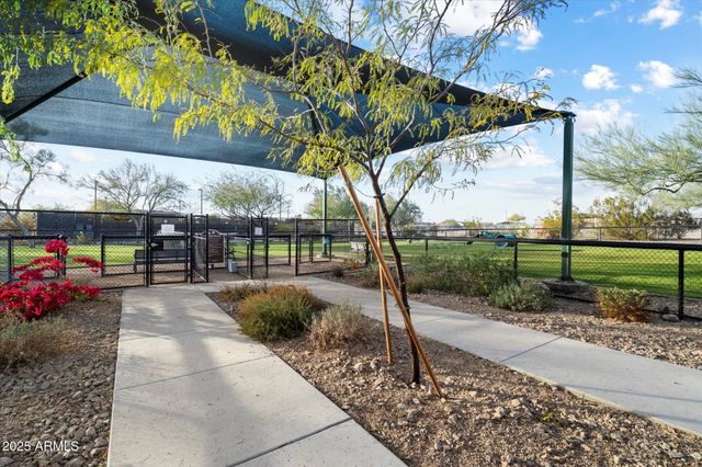 2425 W BRONCO BUTTE Trail 2037, Phoenix, AZ 85085