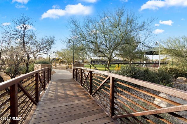 2425 W BRONCO BUTTE Trail 2037, Phoenix, AZ 85085