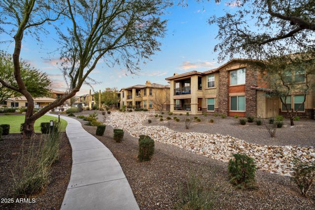 2425 W BRONCO BUTTE Trail 2037, Phoenix, AZ 85085