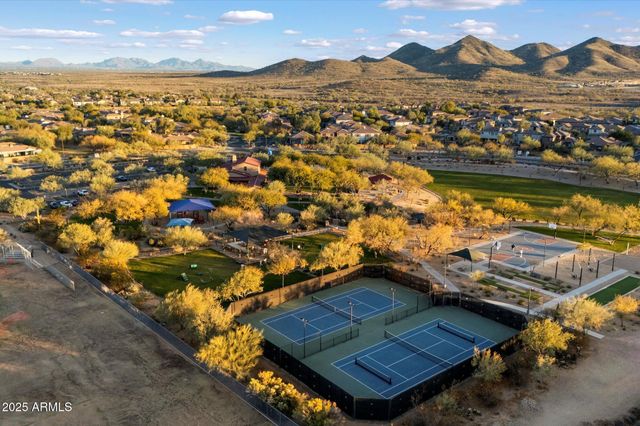 2425 W BRONCO BUTTE Trail 2037, Phoenix, AZ 85085