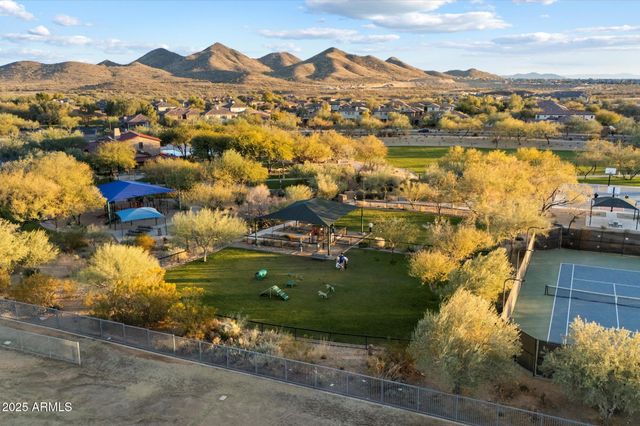 2425 W BRONCO BUTTE Trail 2037, Phoenix, AZ 85085