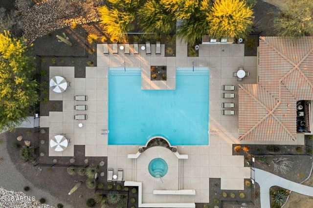 2425 W BRONCO BUTTE Trail 2037, Phoenix, AZ 85085