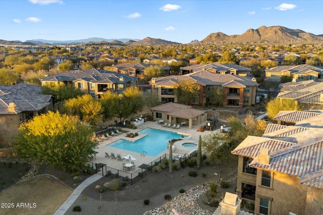 2425 W BRONCO BUTTE Trail 2037, Phoenix, AZ 85085