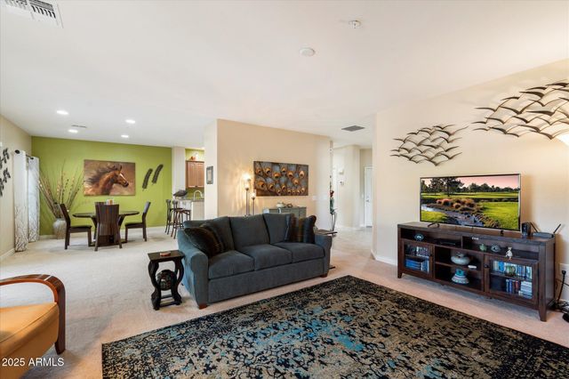 2425 W BRONCO BUTTE Trail 2037, Phoenix, AZ 85085