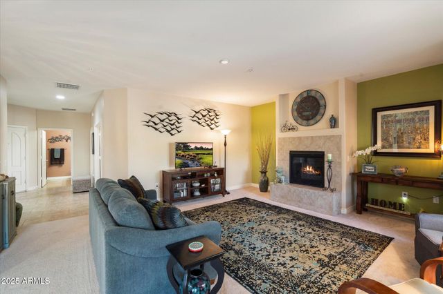 2425 W BRONCO BUTTE Trail 2037, Phoenix, AZ 85085