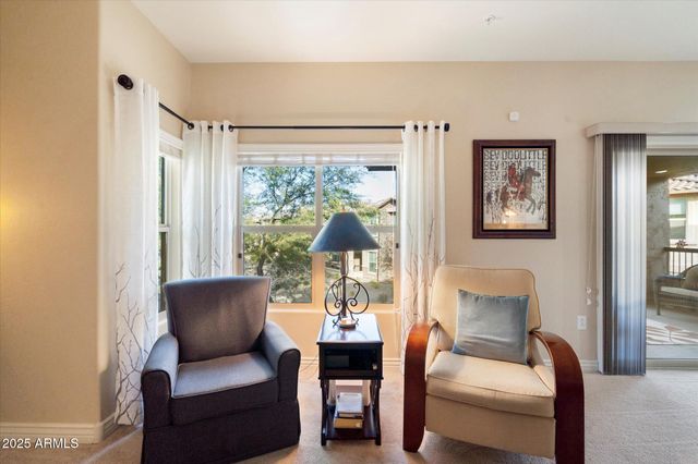 2425 W BRONCO BUTTE Trail 2037, Phoenix, AZ 85085