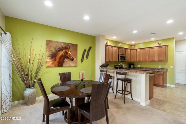 2425 W BRONCO BUTTE Trail 2037, Phoenix, AZ 85085