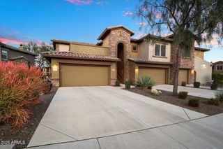 2425 W BRONCO BUTTE Trail 2037, Phoenix, AZ 85085