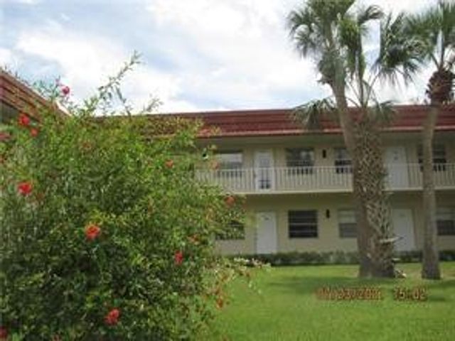 52 Woodland Drive 204, Vero Beach, FL 32962