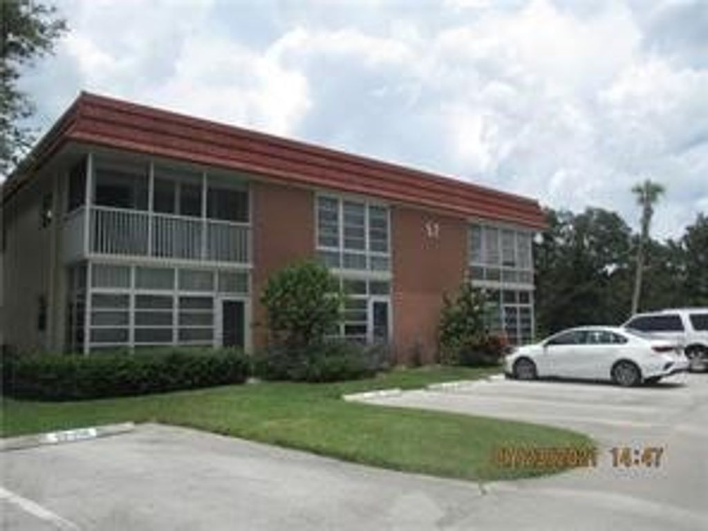 52 Woodland Drive 204, Vero Beach, FL 32962