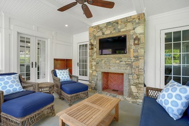 3 Field Club Ln, Edgartown, MA 02539