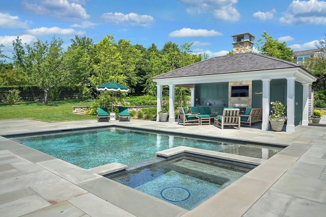 3 Field Club Ln, Edgartown, MA 02539