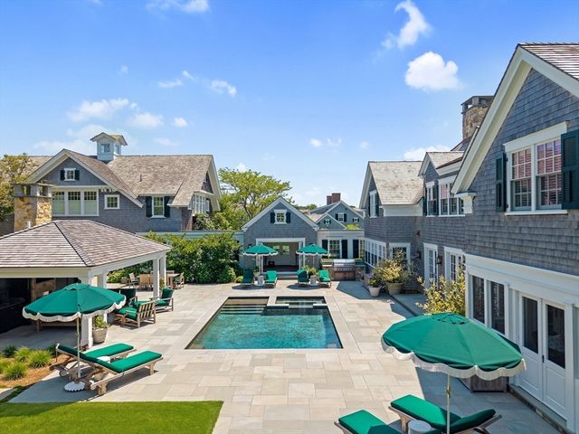 3 Field Club Ln, Edgartown, MA 02539
