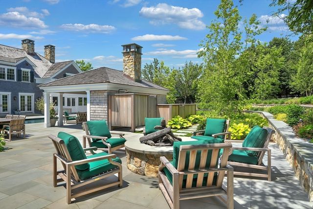 3 Field Club Ln, Edgartown, MA 02539